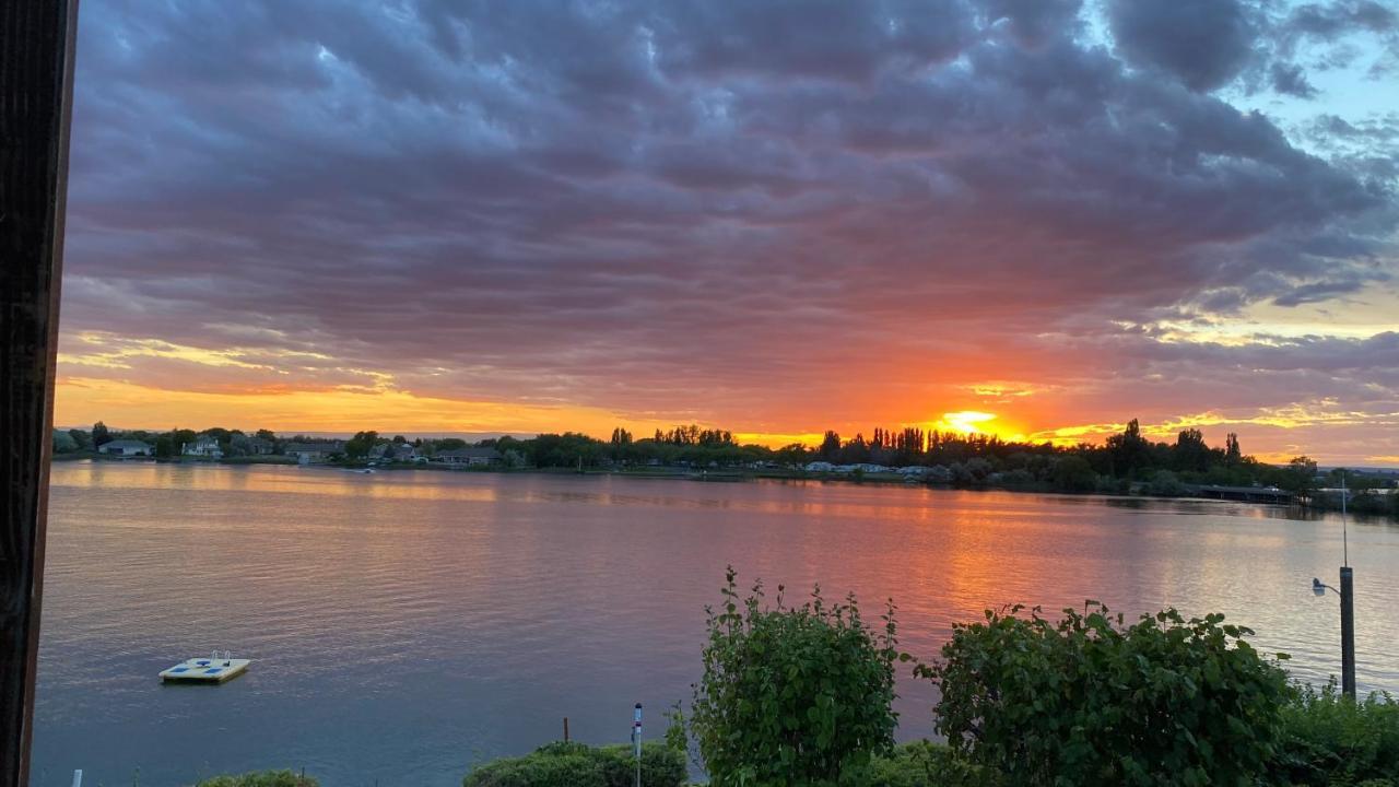 Lakeshore Inn Water Front モーゼスレイク エクステリア 写真